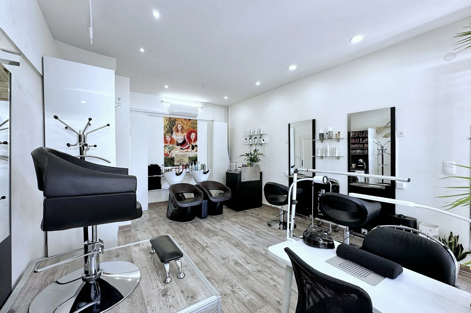 L’entrée du salon Elisa Coiffure